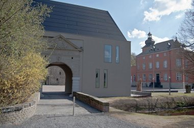 Historischer Torbau wurde erhalten und in den Neubau integriert