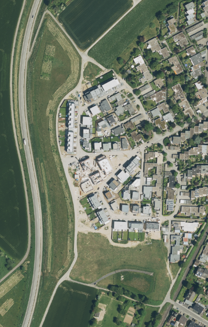 Luftbild des Neubaugebietes Eschmar West aus 2021 - Wohnbebauung und Grünfläche