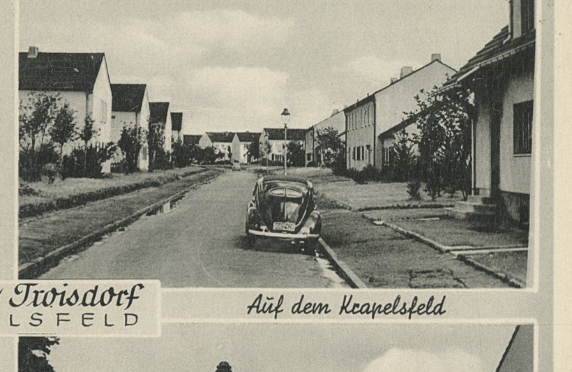 Die Straße Auf dem Krapelsfeld (heute: Güldenbergstraße) auf einer historischen Ansichtskarte, Verlag F. Vogel in Oberlar (Quelle: Stadtarchiv Troisdorf)