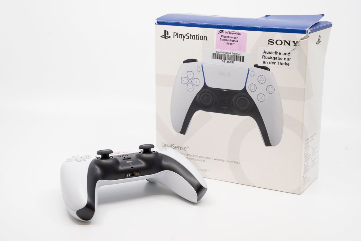Das Bild zeigt einen Playstation Controller
