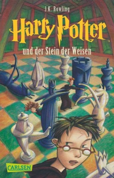 Cover der ersten deutschen Harry Potter Ausgabe, mit Harry, Ron, Hermine und riesigem Schachspiel