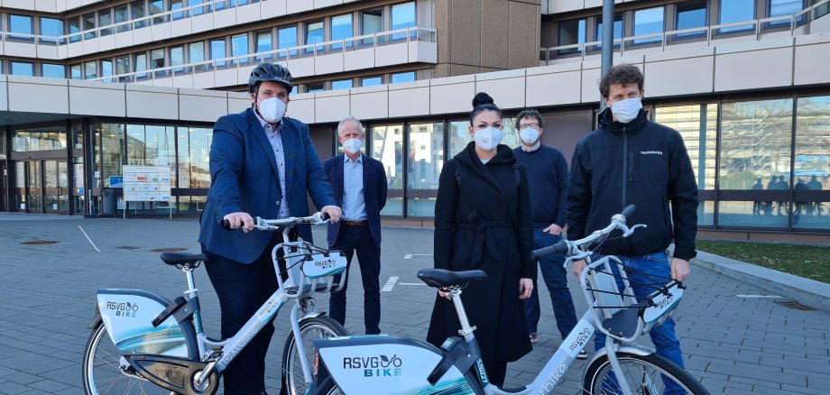 Zum Start von RSVG Bike gab es einen Pressetermin vor dem Rathaus mit Bürgermeister Biber